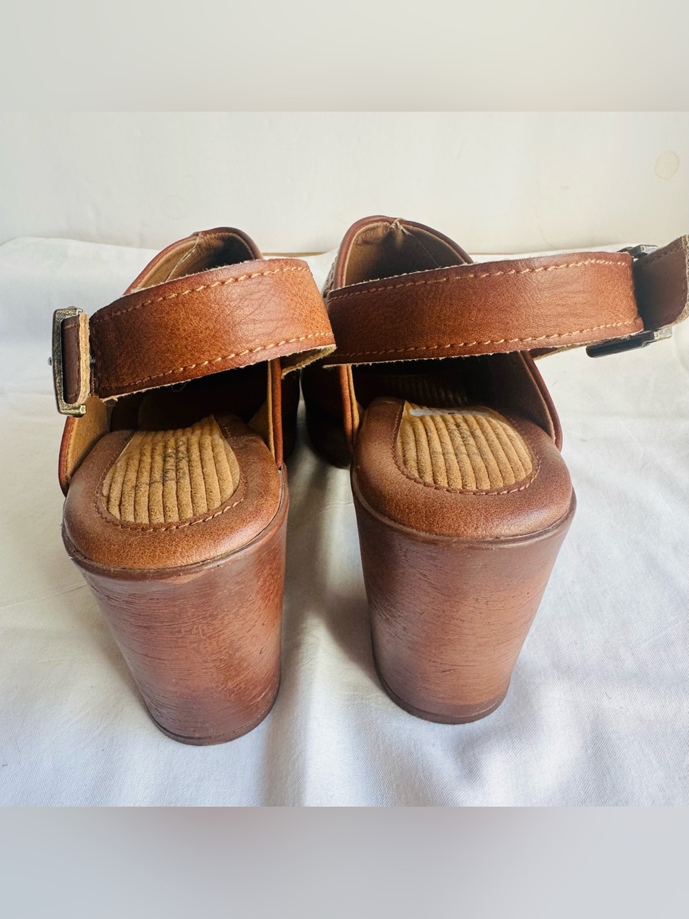 These are B.o.c Women's Cecila Clogs Size 7 - Picture 3 of 5